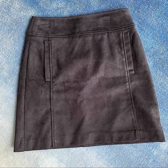 ⚠️LAST CHANCE LOFT navy Suede Shift Skirt - Picture 2 of 4